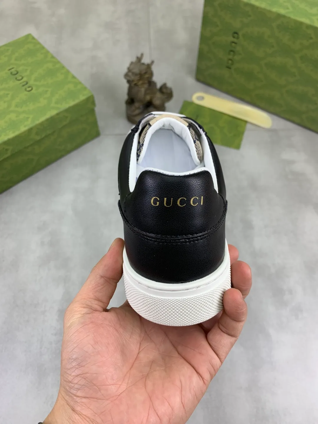 Men's shoes 💰P420 💰[New style]🆘 The latest model from Gucci GUCCI official website🎁Classic casual and fashionable men's shoes👟Best model💥The style is simple and elegant, exclusive for trendy men. Unique official website latest brand elements👑Gucci original decoration, fashionable and generous, original soft calfskin fabric➕Comfortable soft first-layer pigskin lining ✅The official website specifies wear-resistant casual outsole, the classic model is photographed in real life🎬Color: 2️⃣colors available😍Number of codes: 38-44